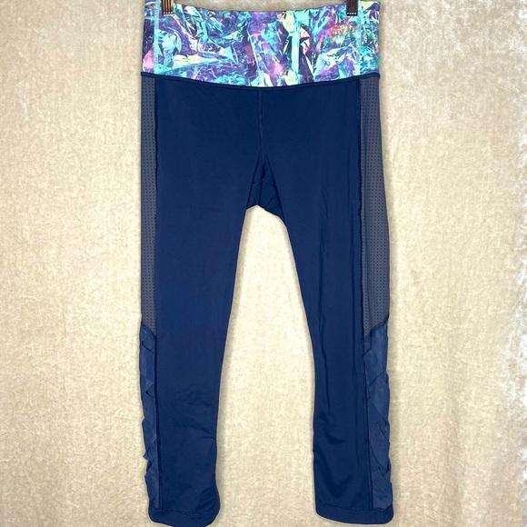 Lululemon Var City Crops 🌵6 - Picture 1 of 13